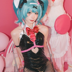 绮太郎 Kitaro Miku Rabbit Hole